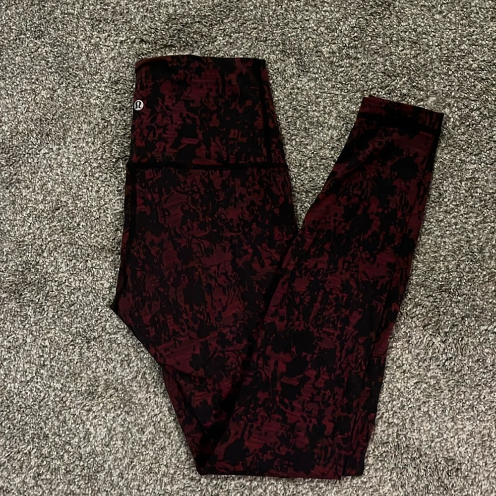 Lululemon wunder under leggings.